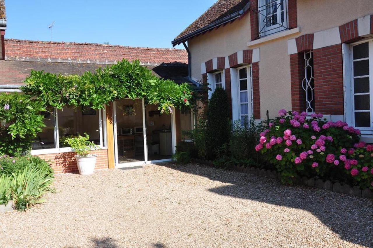 La Petite Tuilerie Hotell Villefranche-sur-Cher Eksteriør bilde